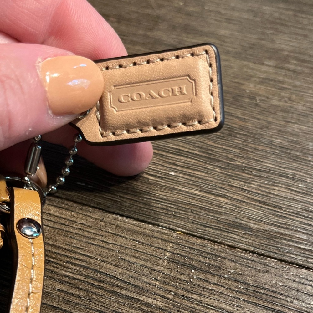 Cute! Coach Wristlet - Picture 6 of 12